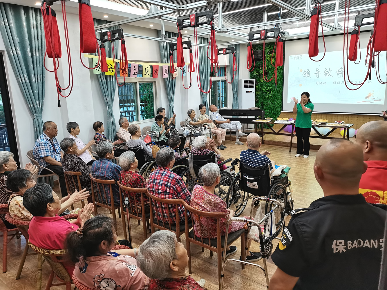 銀海倆寶貝窯灣康養(yǎng)中心開(kāi)展“情滿(mǎn)中秋，明月寄相思”聯(lián)歡活動(dòng)